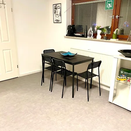 Modern Urban S-bahn 27qm For 6 Persons Mercedes-benz Apartment Magstadt
