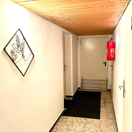 Apartment Modern Urban S-bahn 27qm For 6 Persons Mercedes-benz *