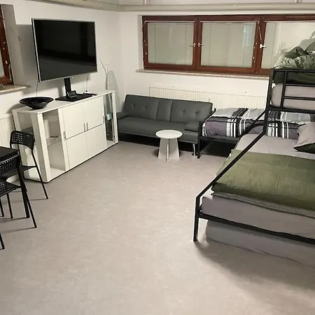 Apartment Modern Urban S-bahn 27qm For 6 Persons Mercedes-benz *