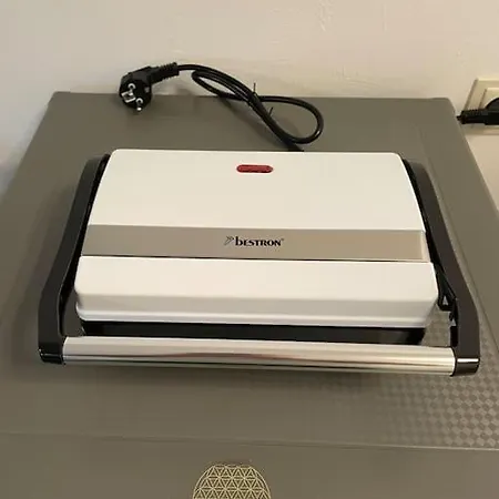 Modern Urban S-bahn 27qm For 6 Persons Mercedes-benz アパート *