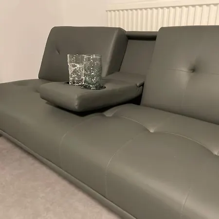 Modern Urban S-bahn 27qm For 6 Persons Mercedes-benz アパート