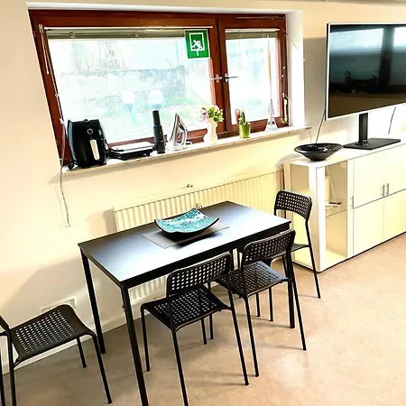 Apartment Modern Urban S-bahn 27qm For 6 Persons Mercedes-benz *